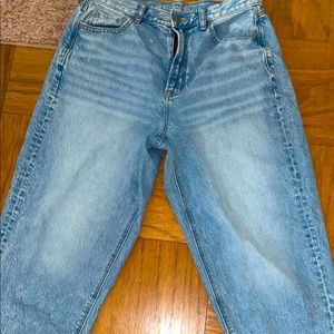No rip, 8s, AE mom jeans